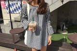 韩国甜美可爱系带镂空长袖复古格子连衣裙一字领学院风纯色中长裙