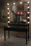 现货欧式新款黑色烤漆梳妆台桌影楼化妆台带灯带凳理发镜台化妆镜
