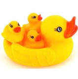 益智捏捏叫儿童母子戏水鸭子一大三小宝宝洗澡小黄鸭水上玩具批发