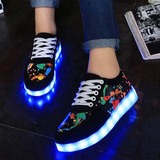 鬼步舞发光鞋板鞋USB充电男鞋韩版系带学生板鞋夜光鞋情侣荧光鞋