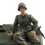 优质1:16树脂兵人美国二战冲锋枪士兵坐姿遥控坦克模型装饰品配件