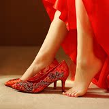 新娘中跟红色婚鞋水钻婚礼鞋中式套脚结婚鞋尖头绣花女单鞋伴娘鞋