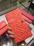 香港代购Chanel/香奈儿桔红色山茶花浮雕压纹折叠长款钱包手拿包