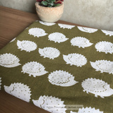 外贸布料 棉麻窗帘沙发靠垫桌布手工布料 绿色刺猬印花