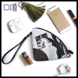 口嘎kouga设计师品牌 灰色白马印花三角手拿包 零钱钥匙化妆包