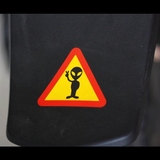 西西车贴 外星人 警示 贴纸 贴花 汽车  车贴 防水贴 车身贴