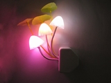 创意礼品光控蘑菇灯 LED节能灯 七彩变色插电小夜灯新奇特 壁灯