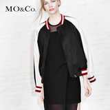 MO&Co.摩安珂MA151COT15欧美风棒球服女插肩袖短外套绣花图案moco