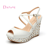 Daphne/达芙妮夏季新款 超高坡跟鱼嘴一字扣优雅女凉鞋1015303089