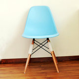 伊姆斯宜家风格经典时尚简约塑料椅实木腿餐椅子洽谈现代桌椅促销