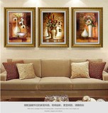 现代欧式别墅客厅照片墙贴沙发背景有相框三联花瓶装饰油画挂画