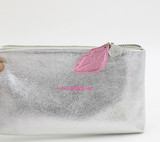 AUPRES/欧珀莱专柜赠品 闪亮银色配粉红唇 光耀化妆包手拿包