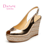 Daphne/达芙妮夏季新款 鱼嘴一字扣编织坡跟简约女凉鞋1515303048