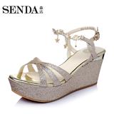 Senda/森达夏季专柜同款亮片布坡跟女凉鞋E3J02BL5