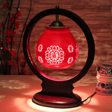 景德镇陶瓷灯中国红色创意卧室床头灯结婚庆礼物品中式复古台灯具