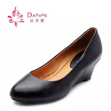 Daphne/达芙妮专柜正品头层牛皮圆头坡跟舒适女单鞋 1014404052