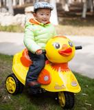 儿童电动童车带遥控音乐双驱汽车可坐宝宝婴儿玩具电瓶三轮摩托车