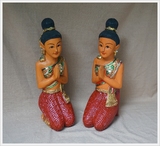 泰国木雕装饰品摆件泰式木雕工艺品东南亚木雕人物跪拜迎宾侍女