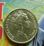 1986年澳大利亚国际和平年1元纪念币 品相如图