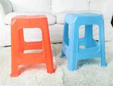 成都 钢化塑料凳子宜家加厚防滑凳简易餐桌凳 方高凳 彩色家用凳