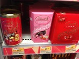 香港万宁代购 进口 lindt/瑞士莲 圣诞夹心草莓奶油巧克力球