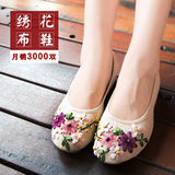 春季新品老北京布鞋民族风绣花鞋平底坡跟豆豆鞋加绒妈妈毛毛女鞋