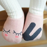 韩国新款全棉卡通男女儿童袜宝宝婴儿防滑地板袜子不对称船袜
