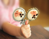 韩国进口化妆镜玫瑰花随身化妆镜子镂空复古便携手把金属铜镜子