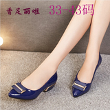 女单鞋低跟尖头春秋鞋时尚韩版漆皮粗跟大码41-43女鞋