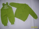 纯手工编织宝宝线男女儿童圆领开衫毛衣和开档背带毛裤