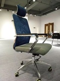 D006：蓝色高靠背舒适职员办公椅多功能升降滑轮电脑椅带扶手转椅