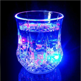 七彩发光水杯感应水杯LED灯水杯 倒水就亮创意感应闪光杯子发光