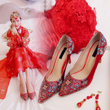 春季红色女士结婚鞋婚礼中式新娘尖头中跟低跟红鞋高跟绣花鞋单鞋