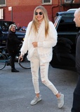 国内现货 甜心美代 J Brand Gigi Hadid 同款 白色破洞小脚牛仔裤