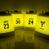 篮球湖人科比詹姆斯库里球衣号周边生日礼物品创意个性台灯小夜灯