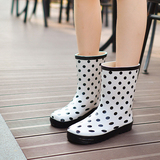 新款时尚中筒雨鞋黑白圆点百搭女士春秋雨靴防滑水鞋家用雨靴