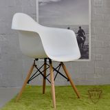 铂莱美 Eames 伊姆斯椅子塑料餐桌椅休闲洽谈办公扶手椅15省包邮