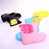 韩国可爱小孩子儿童雨鞋女男童雨靴带翅膀防滑短筒可配雨衣套装