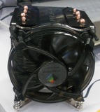 原装国外牌子四热管2011针CPU专用散热器和风扇按150W功耗设计