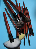 专业彩妆18支尼龙化妆刷，学校，影楼热卖化妆师专用送唇线笔一支