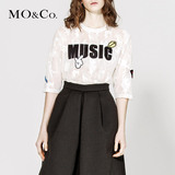 MO&Co.罗纹圆领趣味贴布绣字母镂空套头中袖衬衫MK161SHT03 moco