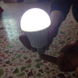 LED智能应急灯泡，神奇灯泡，触摸就会亮的应急灯泡会销礼品