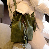 2015冬季新款欧美复古磨砂流苏抽带女包小包包水桶包单肩包斜挎包
