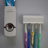 四口之家牙刷架套装吸壁式卫生间牙具架壁挂牙刷收纳盒牙膏挤压器