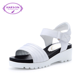 哈森/harson2016夏新品舒适水染女款坡跟车缝线露趾凉鞋HM67143