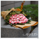 同城鲜花速递重庆解放碑实体花店33朵浅粉玫瑰实物拍摄圣诞节送花