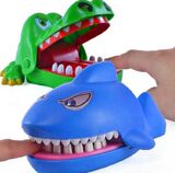 小孩子好玩的新奇创意玩具批发大号咬人鲨鱼玩具咬手指鳄鱼拔牙
