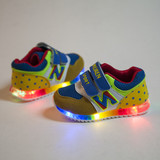 儿童灯鞋宝宝发光鞋春款女童运动鞋LED夜光鞋带亮灯男童鞋1-3岁