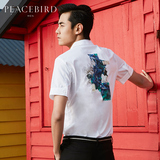 太平鸟男装 时尚纯色个性印花短袖衬衫韩版修身白色衬衣B1CC52360