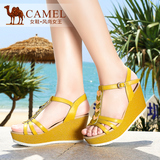 Camel骆驼女鞋 舒适休闲真皮一字扣带凉鞋 夏季高跟坡跟鞋